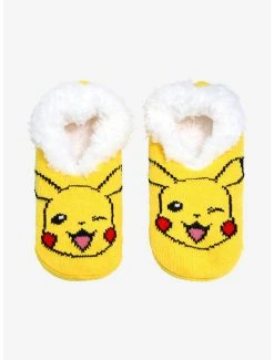 Pokémon Pikachu Winking Slipper Socks - BoxLunch Exclusive -BoxLunch Shop 18809372 av1